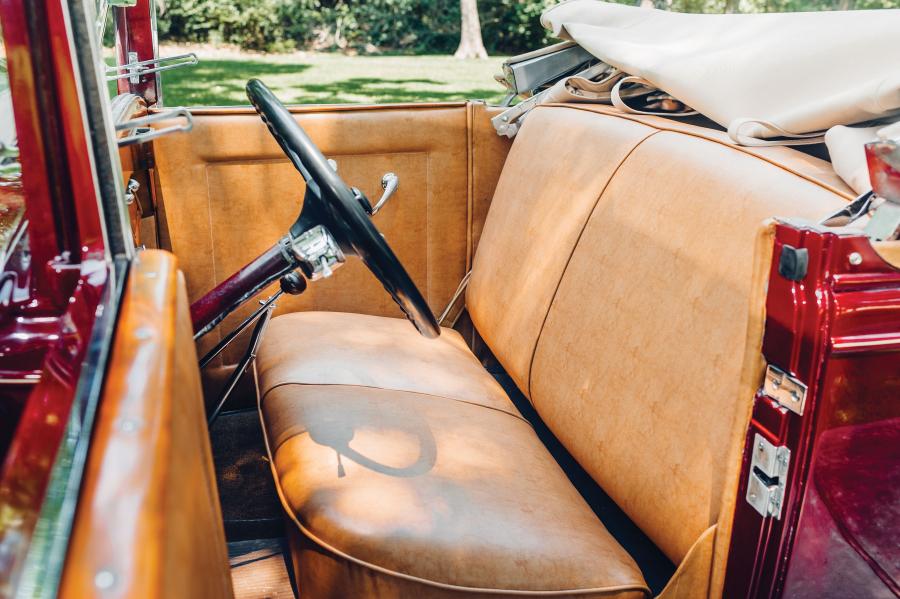 Интерьер Stutz Model MB SV16 Convertible Coupe by Derham 1931 года  (фото 5 из 29)